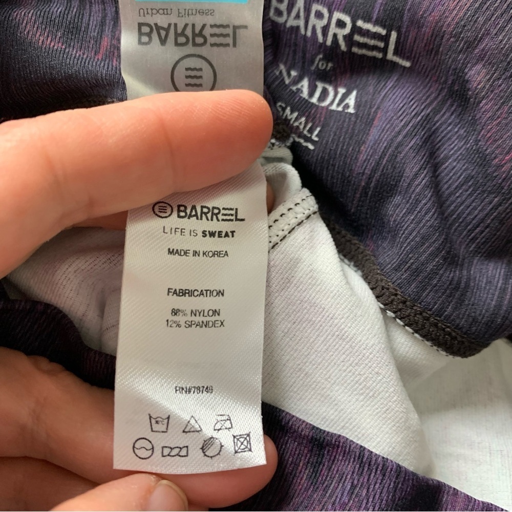 Barrel for Nadia Peacock Feather Yoga Leggings Size Small - Picture 12 of 16